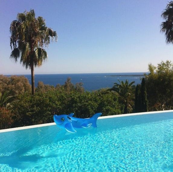 Festival de Cannes résidence de luxe piscine tennis