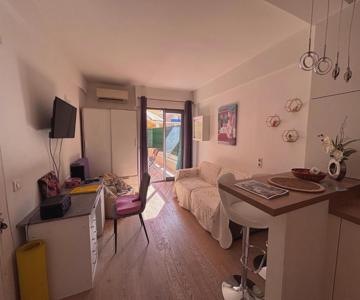 GOLFE JUAN - STUDIO Calme et Cosy - Plages à pied