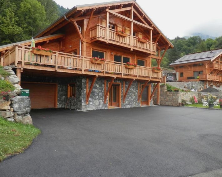 CHALET INDIVIDUEL TRES ENSOLEILLE AU CALME VUE IMPRENABLE