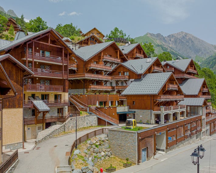 Residence Odalys Prestige La Cascade - Les Epinettes ( Pueblo Vaujany)