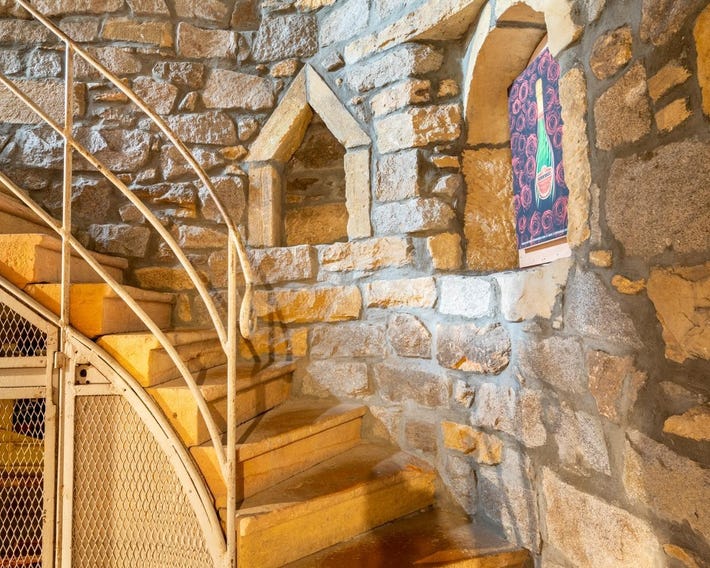 Aux Prisons De Montagny