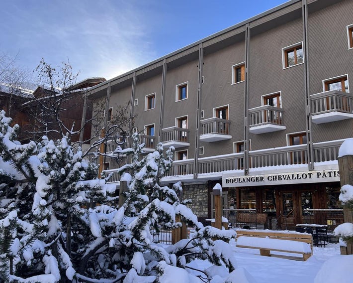 Everest Hotel