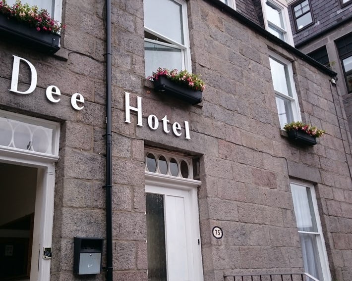 Dee Hotel