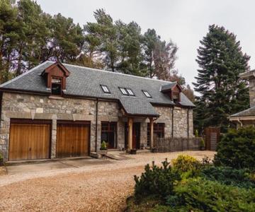 Red Squirrel Lodge - Retreat Group