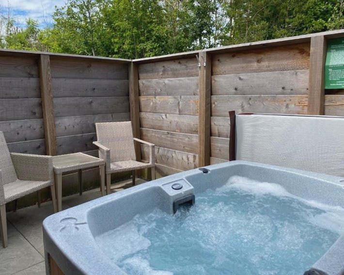 Fox Lodge with Hot Tub