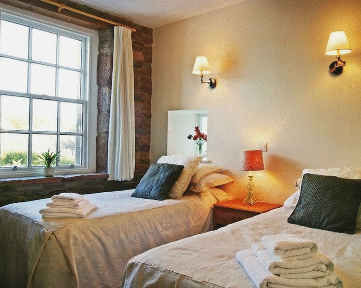 Ecclefechan Hotel