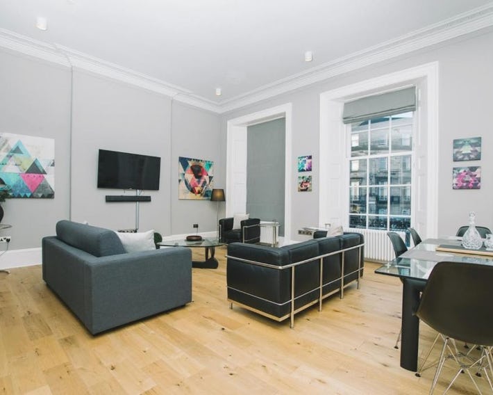 JOIVY Modern 1 bed flat next to Haymarket Station