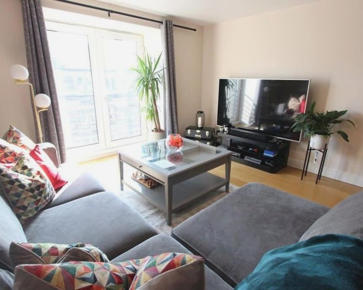 Spacious 2 Bed, 2 Bath apartment -The Shore, Leith