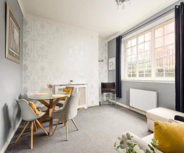 2 Br Royal Mile Apartment