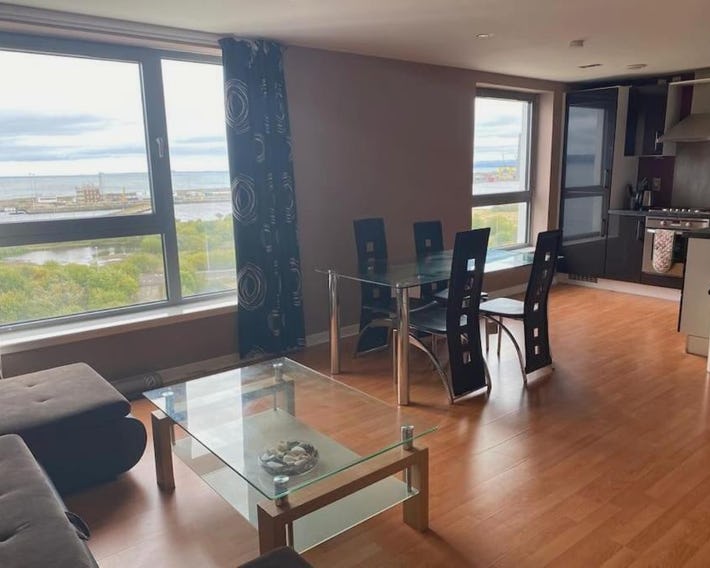 Modern 2 bed apartment with stunning seaside view
