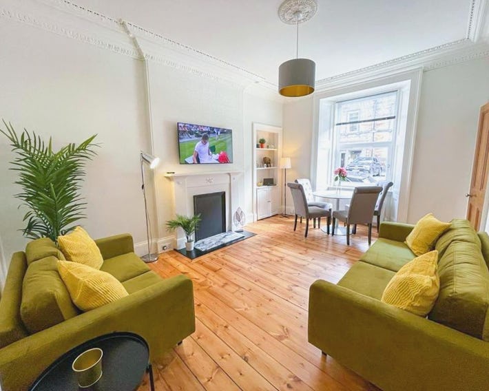 Desirable 2 Bed Apt Near Edinburgh Castle