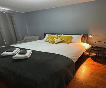 Two Bedroom Flat Close To Meadows With Free Parking By Parking Permit