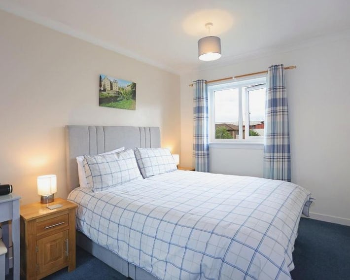 Ideal Central Edinburgh location with free on-site private parking
