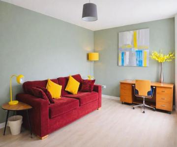 15 mins to Princes Street Spacious Lakeside Home with Free Parking