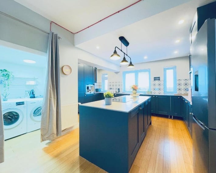 Top Floor Apartment with Castle Views