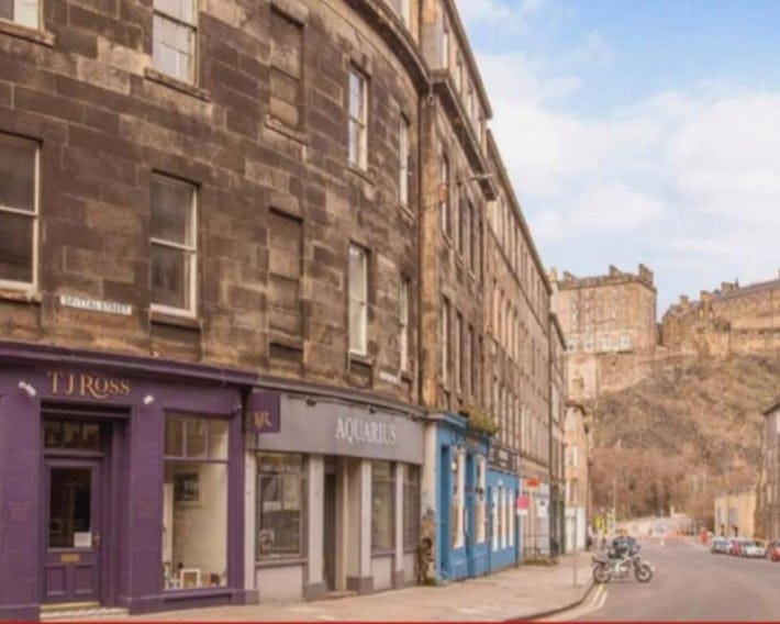 Large 4 bed (sleeps 8) Castle View