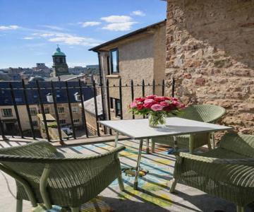 New Royal Mile Residence Spacious Quiet Comfortable Flat With Balcony & Great Views Top Floor No Lif