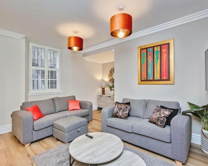 Spectacular 2 bed, 2 bath in Edinburgh City Centre