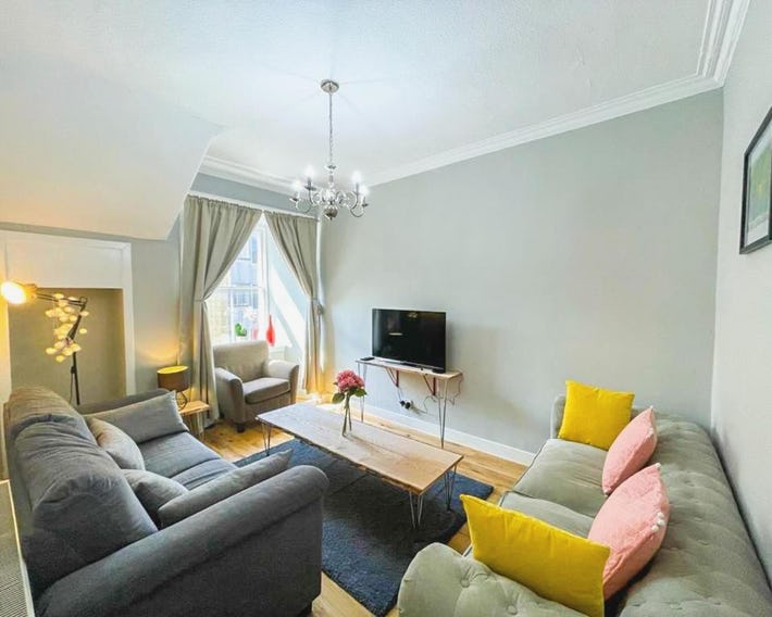 Charming 3 Bed Apartment in Old Town