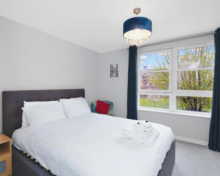 Spacious 4BR City Centre Apartment w/ Free Parking