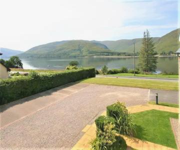 Beautiful Loch Side Apartment With Panoramic Views