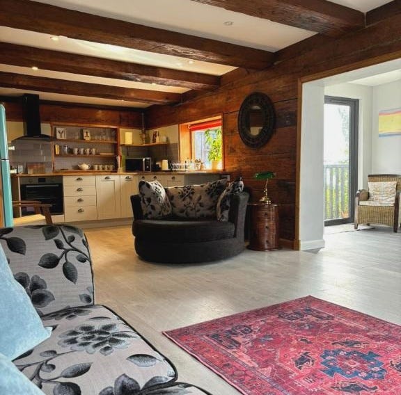Cosy coastal hideaway with incredible sea views