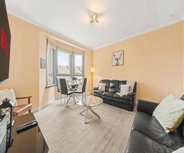 Three Bed Holiday Home In Glasgow