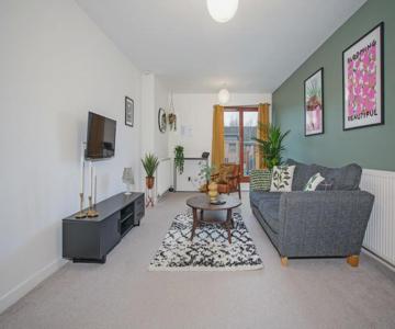 2Bed City Central East End Gem with Free Parking