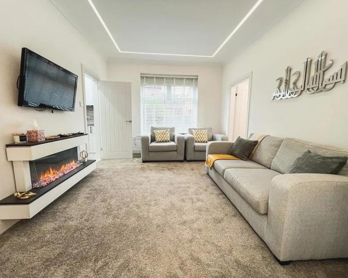 Spectacular Modern Glasgow Home Luxury King Bed