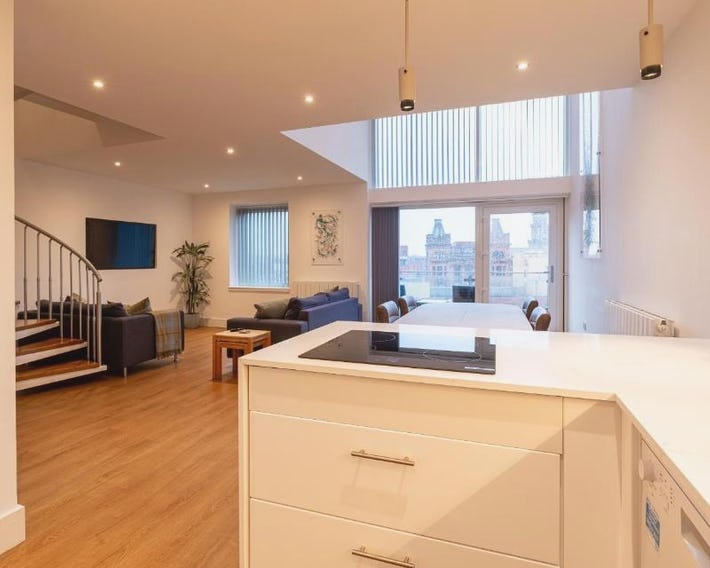 CITY CENTRE APARTMENT with Free Secure Underground Parking