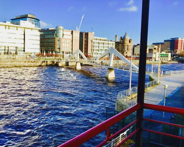Glasgow City Centre Flat with River Views and Parking