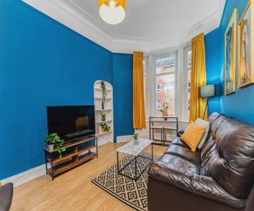 Traditional 1-Bed Flat in Southside (Hampden/Shawlands)