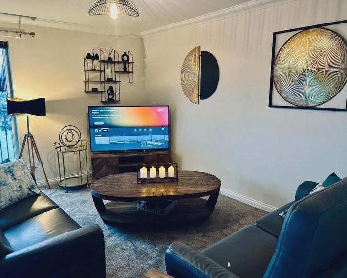 Central Cosy Riverview Apartment 2 bed, 2 bath, Free Parking / WiFi