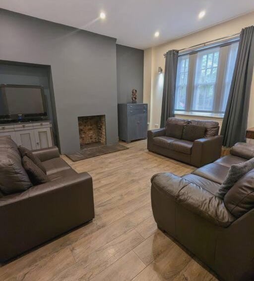 56 Bayhead Stornoway, 7 Bedroom house
