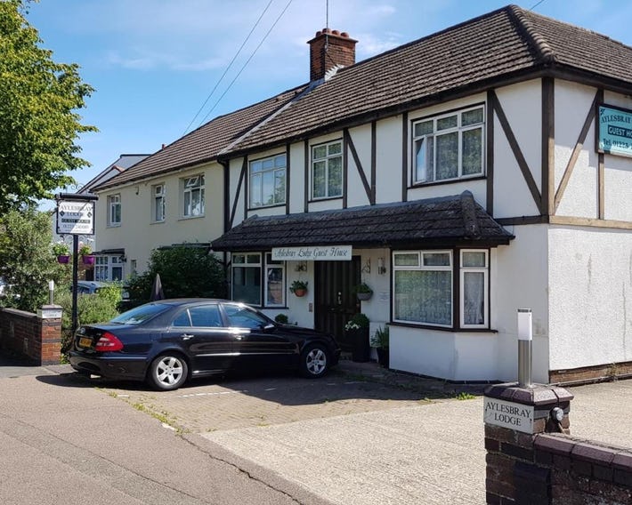 Aylesbray Lodge