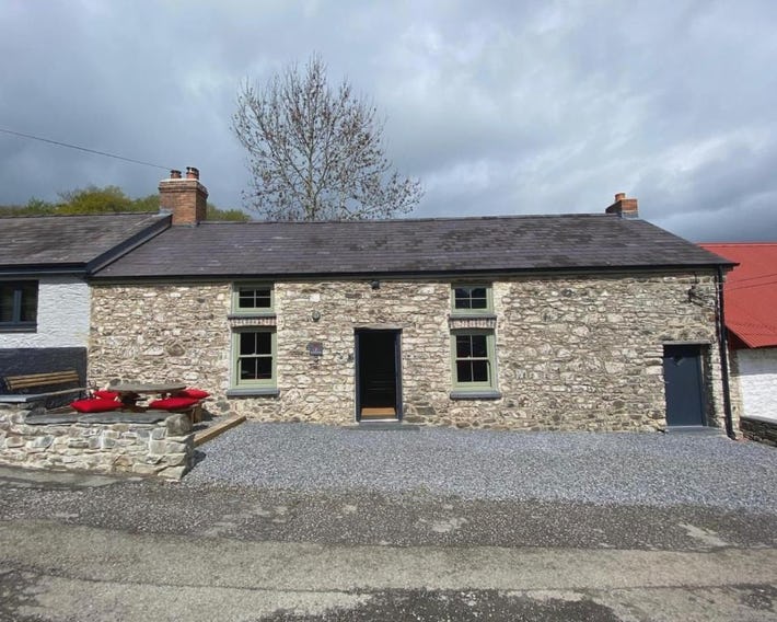 No 2 Dolheulog Aberaeron