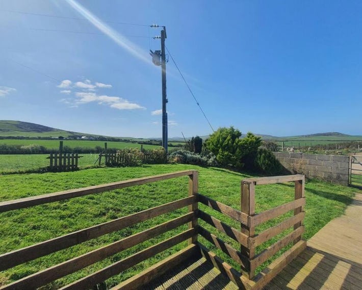 On farm Chalet, sleeps 6, Rhoshirwaun