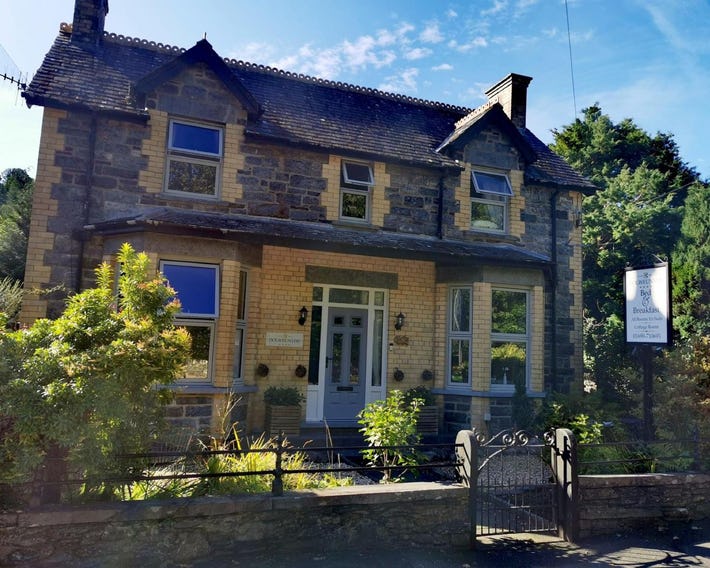 Dolweunydd Bed and Breakfast