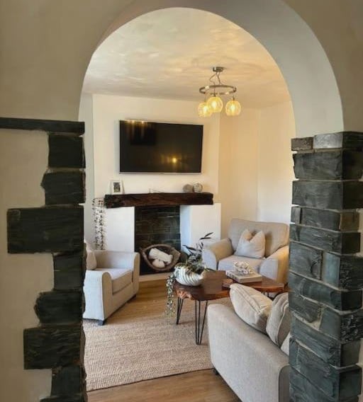 Cozy 3-Bed Cottage with Hot Tub