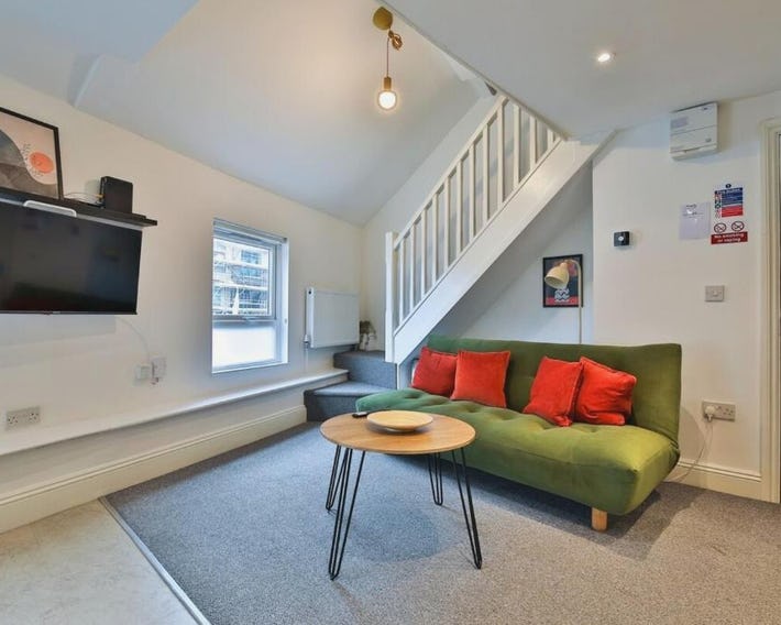 Modern 1-Bed Flat near Cardiff City Centre