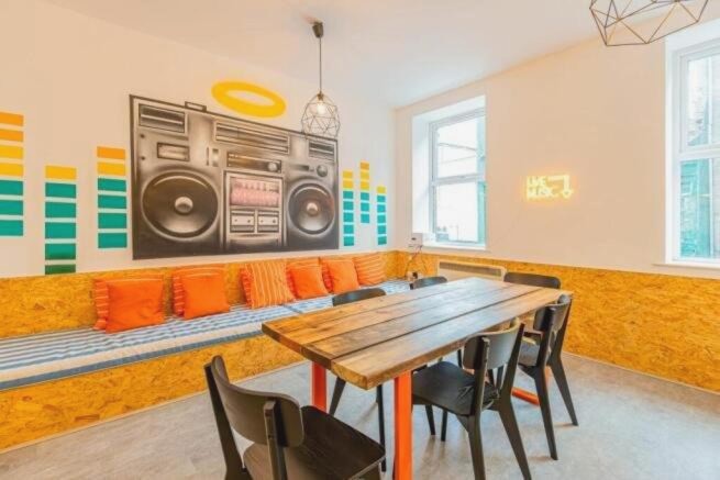 Horse & Groom Apartments