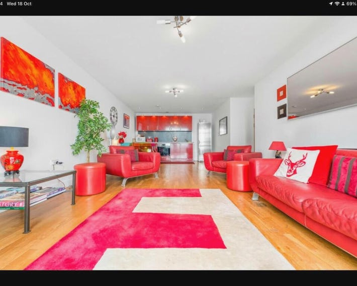 Stunning Spacious City Apartment with free parking