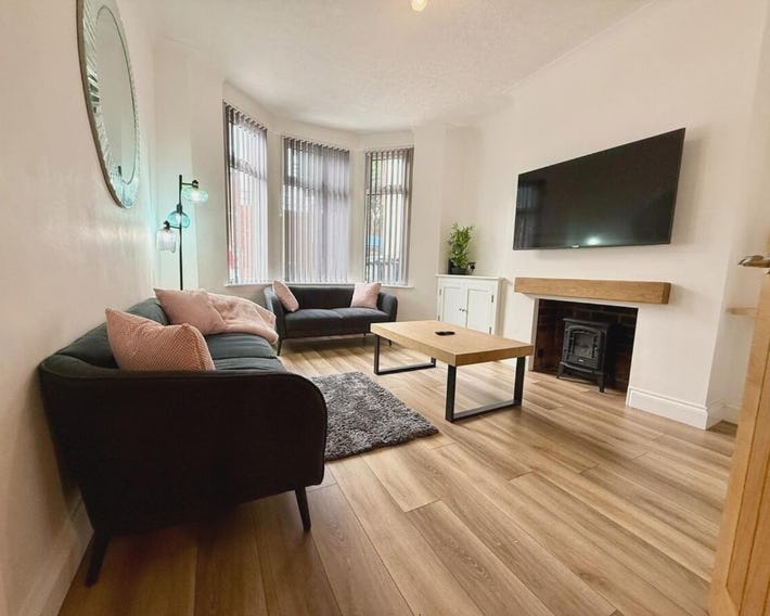 2 Bedroom Central Garden Apartment Free parking