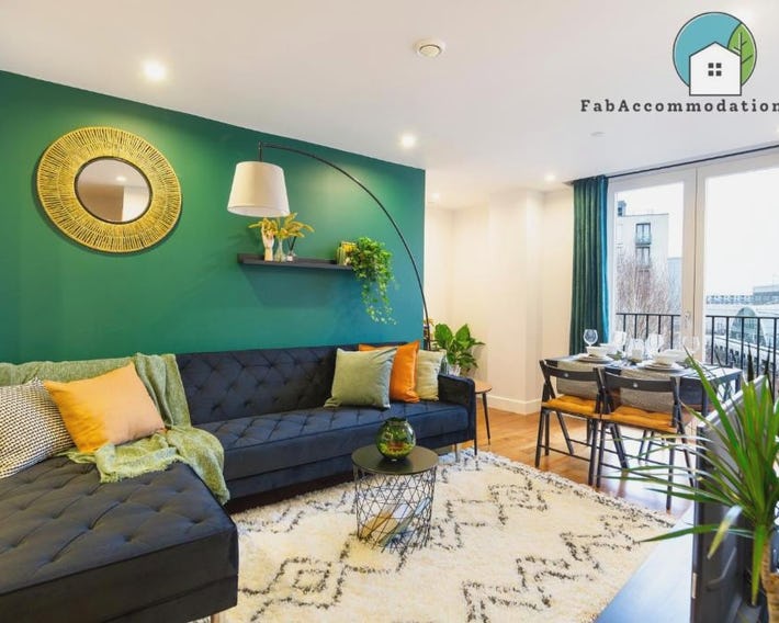 Amazing Flat-Parking available-By FabAccommodation