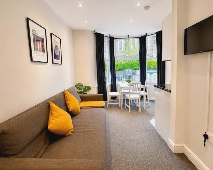 Bute Park Apartment w/ Heating + Private Bathroom