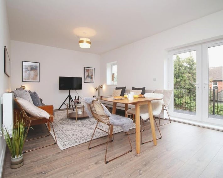 The North - City Centre 3 Bed Flat with Parking and Balcony