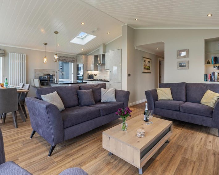Sandpiper - Luxury Lodge, Close to Beach, Pet Friendly