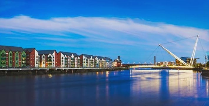 Luxury 2 Bedroom waterfront apartment with balcony