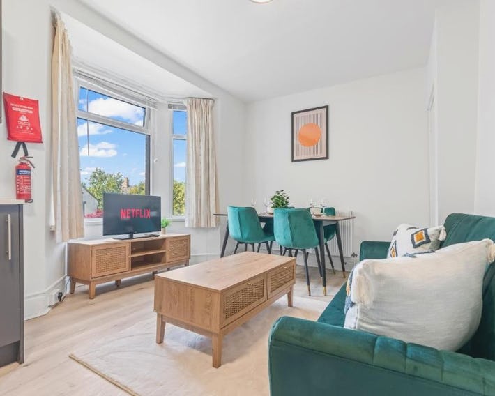 Contractor Stay - Newport Sleeps 5 with Wi-Fi