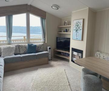 Wake Up by the Sea at Lydstep Beach